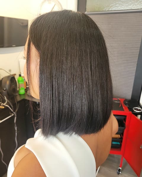 Sleek, straight bob haircut on dark hair at Will Vazquez Beauty Bar, Orlando